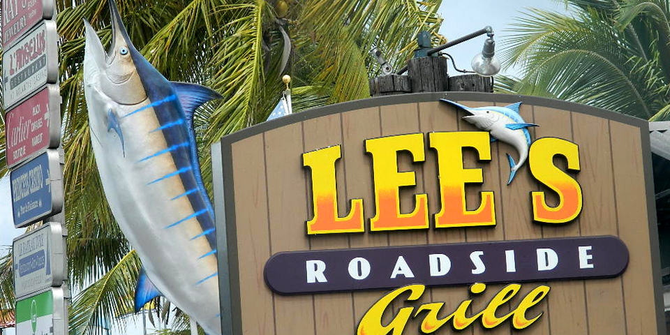Sign in front of Lee’s Roadside grill restaurant & bar St Maarten