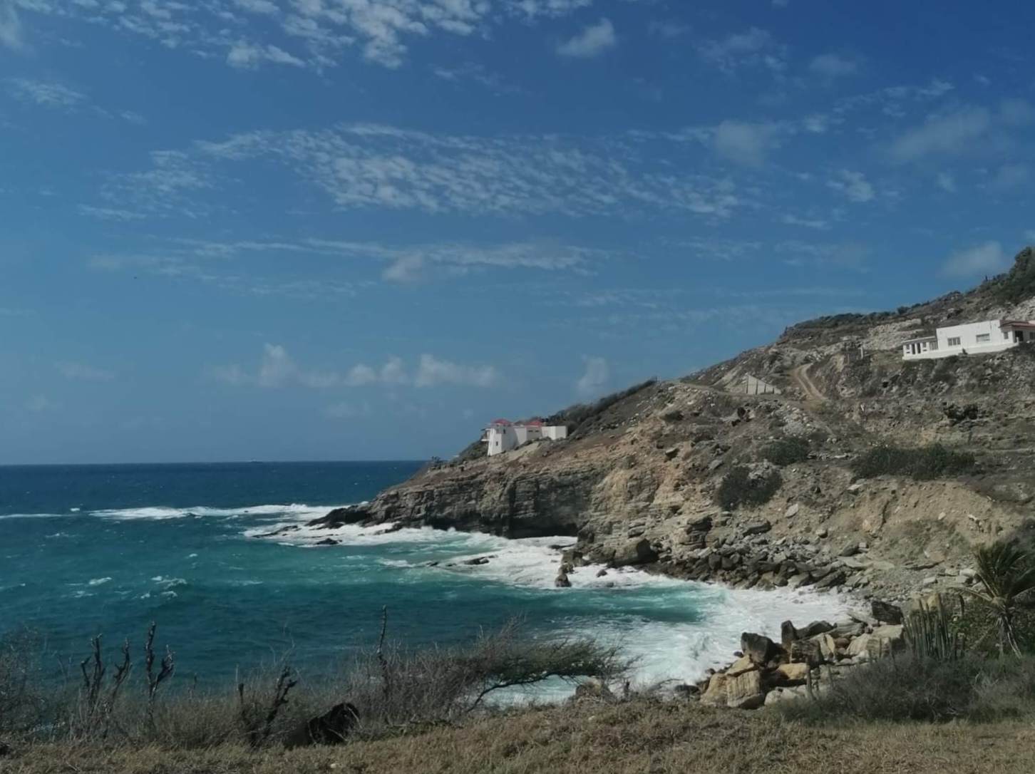 Houses near the Natural Pool on St Maartens Atlantic coast hiking trail
