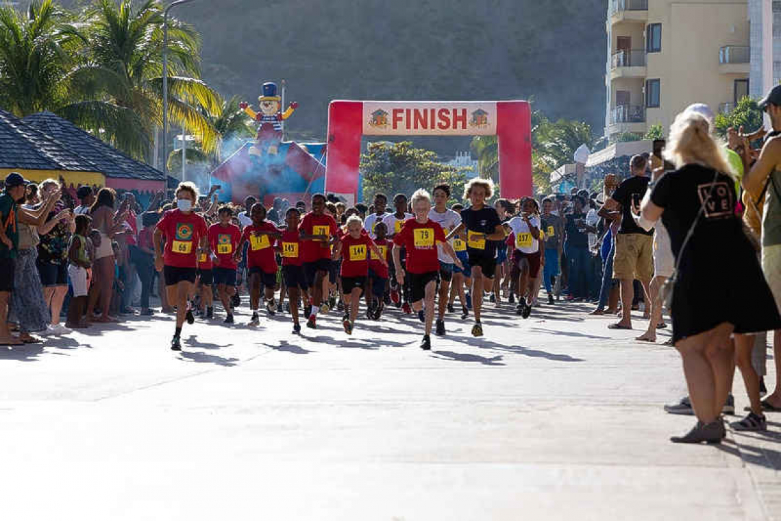 The Sint Maarten Road Runners together with BDO & ILTT welcomes many runners this year to the Country Club Port de Plaisance.