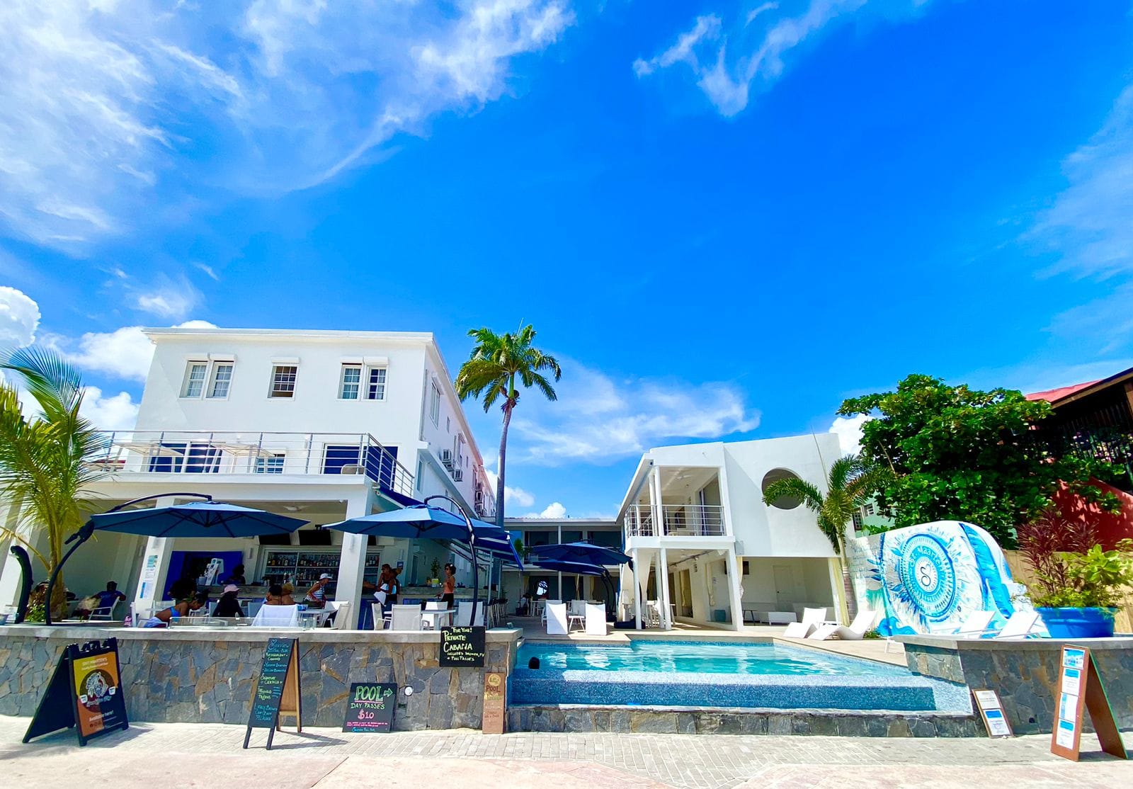 A look at Seaview Pool Bar St. Maarten