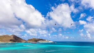 The nature of St Maarten is diverse and clean, perfect for hikers!