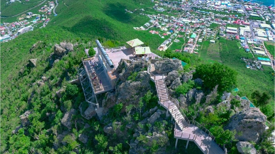 Aerial picture of Sentry Hill with Soualiga Sky Explorer and Flying Dutchman Zipline