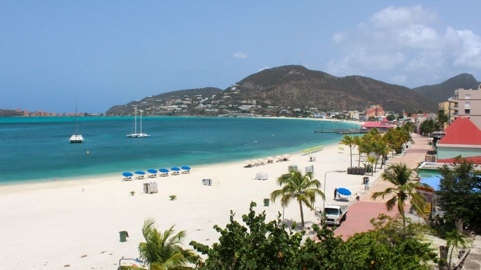 Great Bay Beach in Philipsburg, St Maarten / St Martin with sunny St Maarten weather