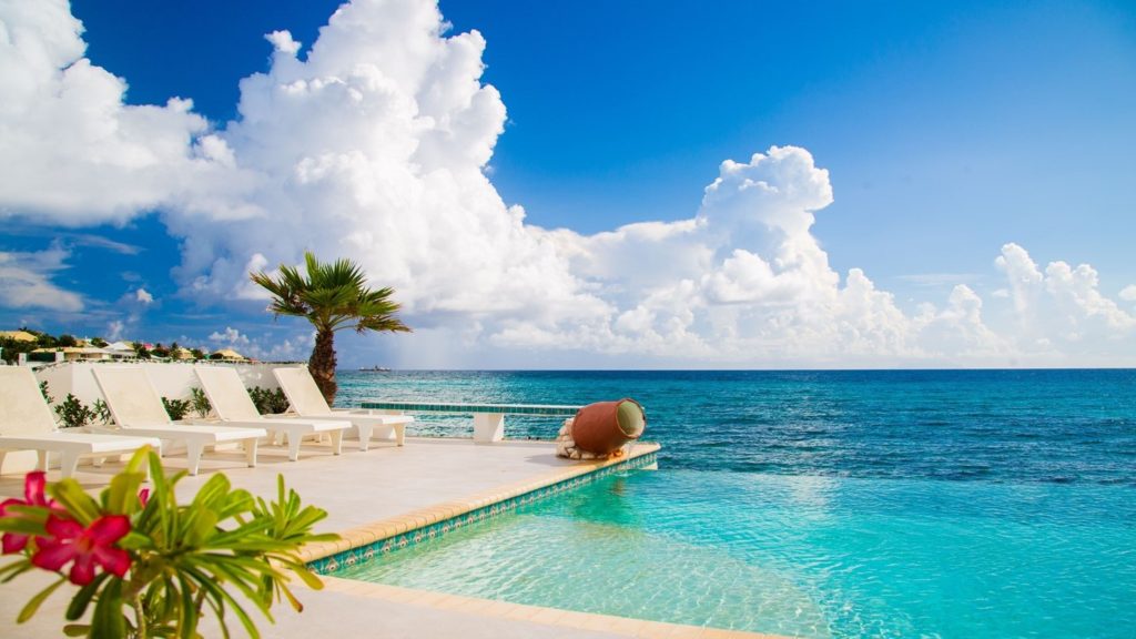 Buy real estate on the island of St Maarten / St Martin!