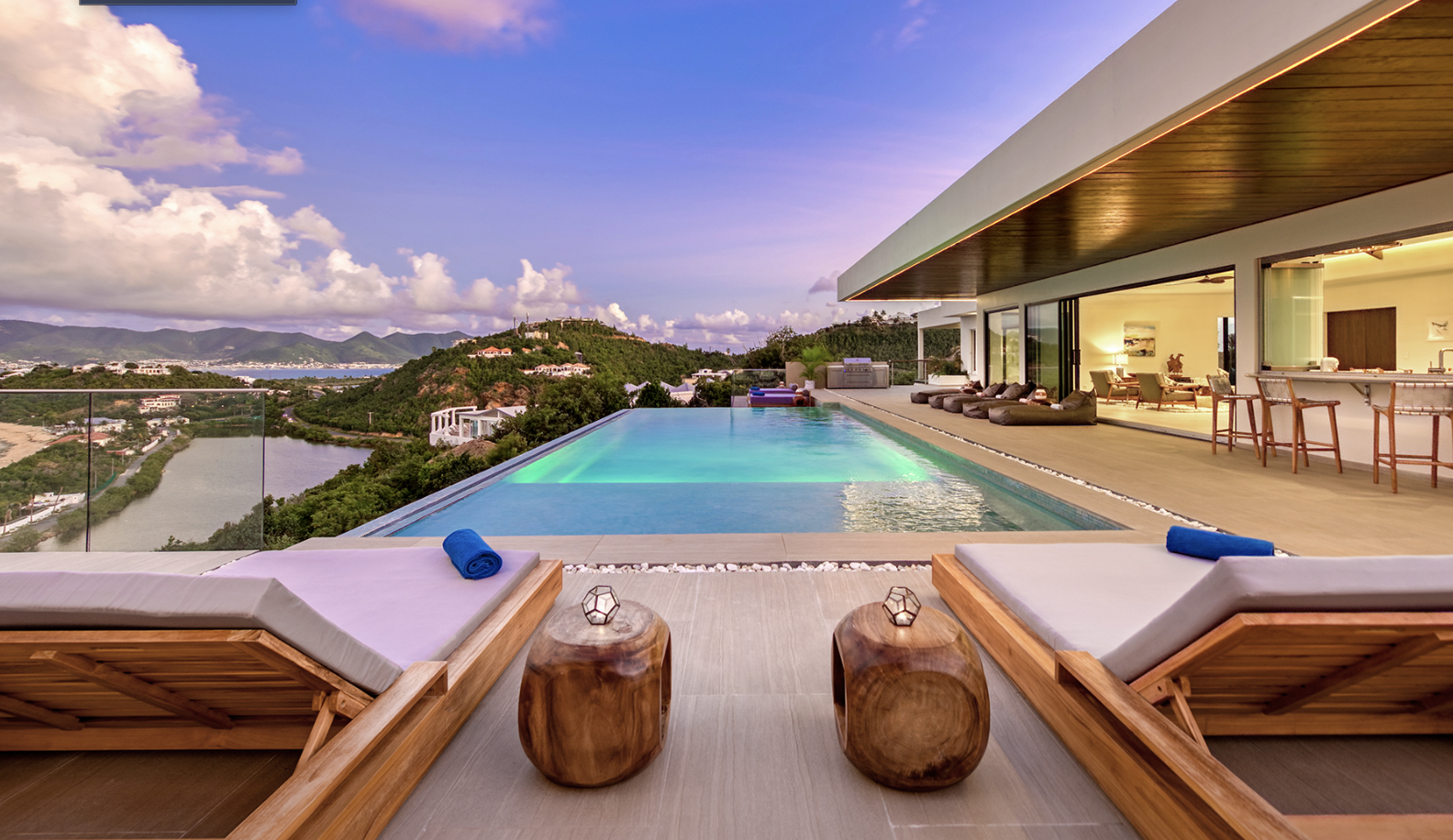 Real estate property with beautiful pool on St Maarten