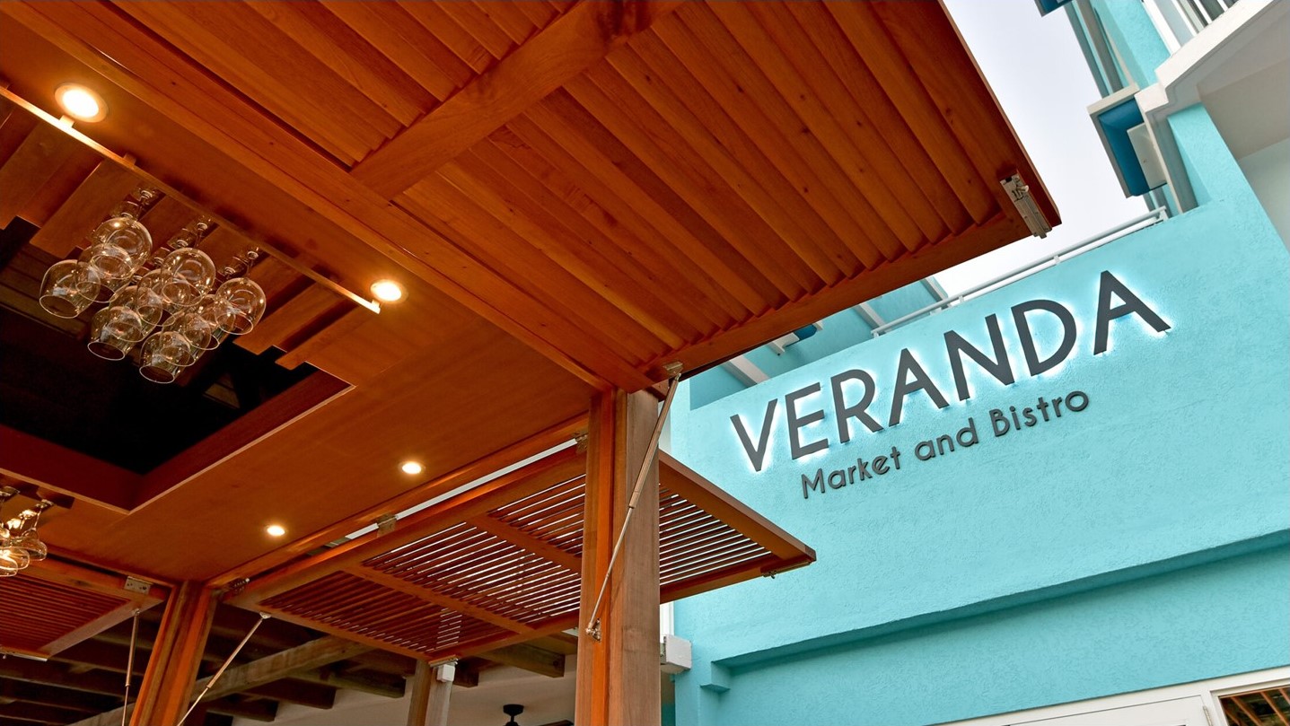 Veranda Market and Bistro welcoming tourists in Oyster Bay Beach Resort on St Maarten / St Martin