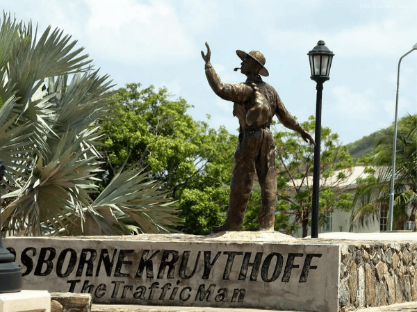 Roundabout statue Osborne Kruythoff in Cole Bay