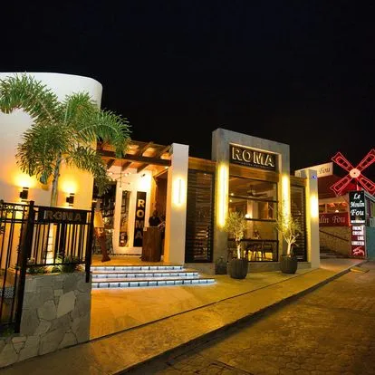 Italian Restaurant Roma in Maho with wood accents