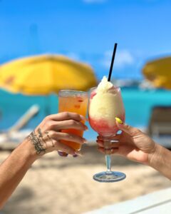 2 cocktails during happy hour of Buccaneer Beach Bar