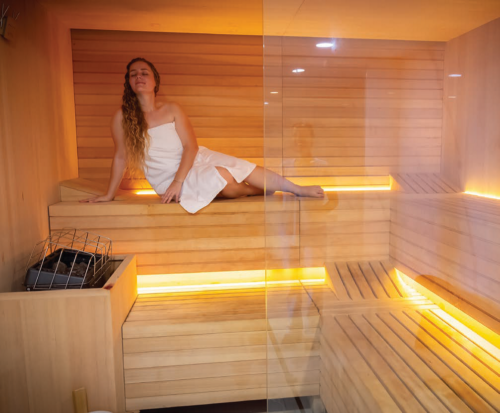 woman in de sauna of nectar spa in sint maarten
