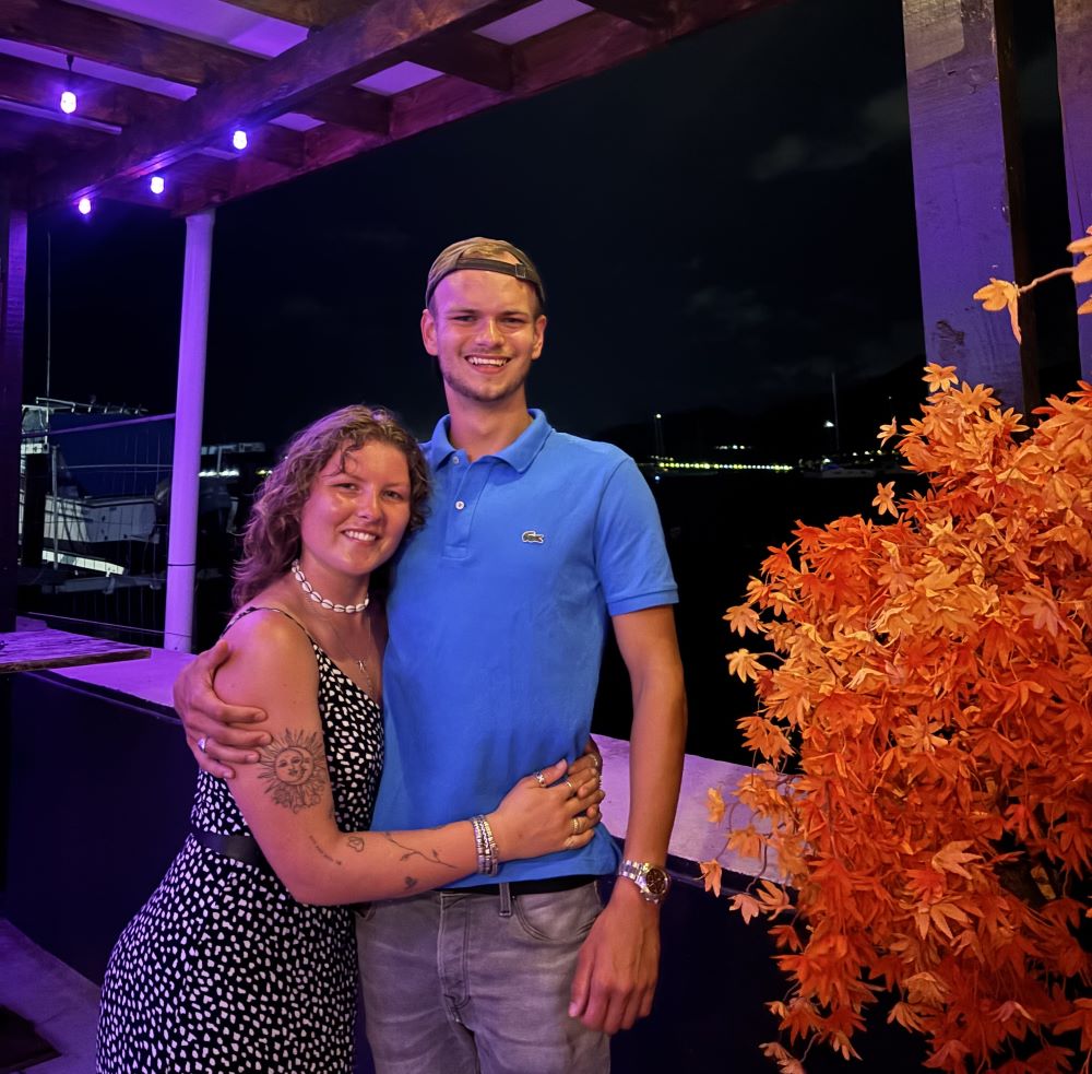 meet the visitor: jeroen and his girlfriend in front of the water on sint maarten