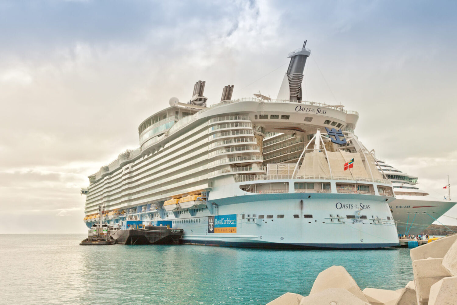 oasis of the seas cruiseship in the harbor of philipsburg
