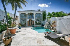 Walkway to Vittoria villa with pool