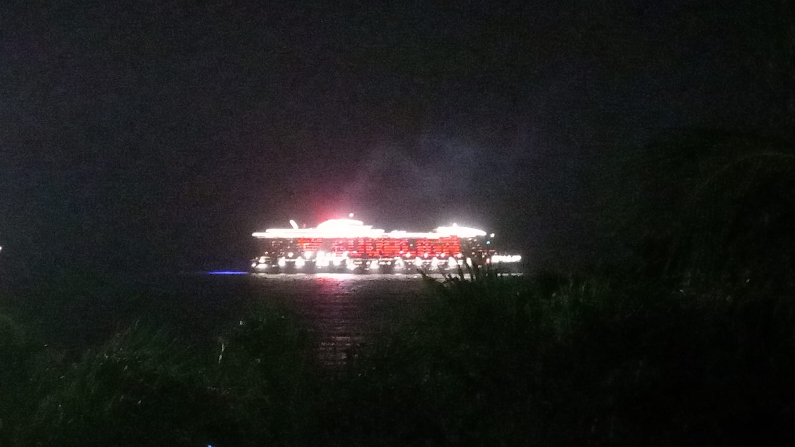 Vrigin Cruises ship lighting on the ocean near st maarten