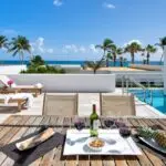 Villa Coral Beach Club with a swmming pool and wine 