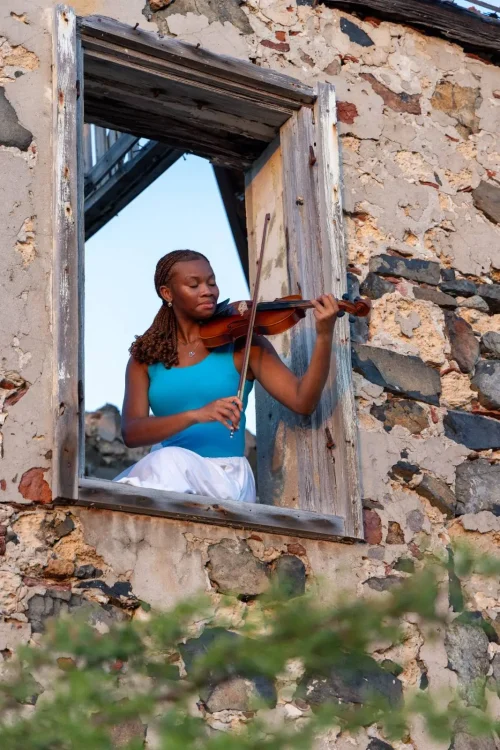 Nyah Kalmera playing the violin